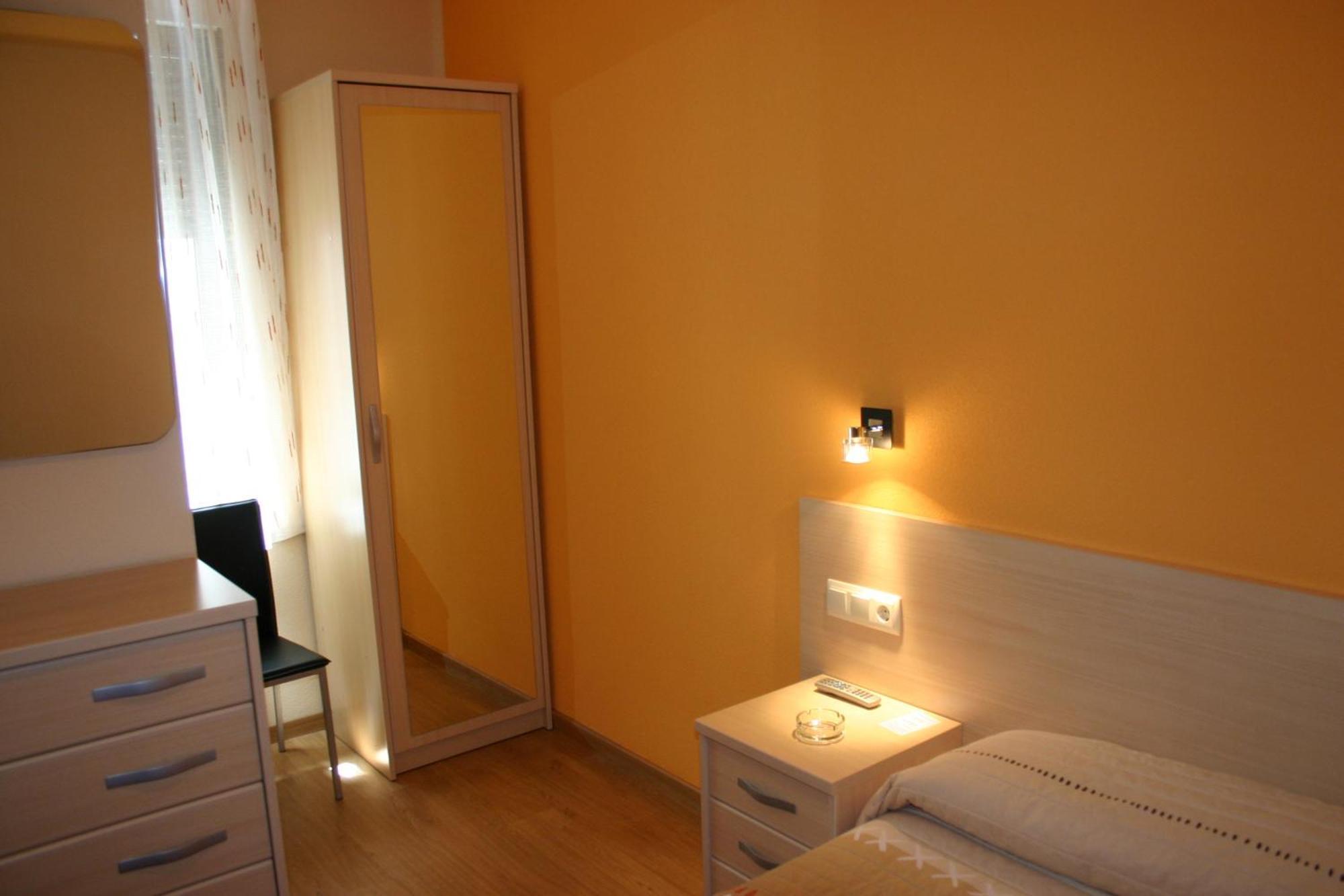 Hostal Hispanico I Salamanca Exterior photo