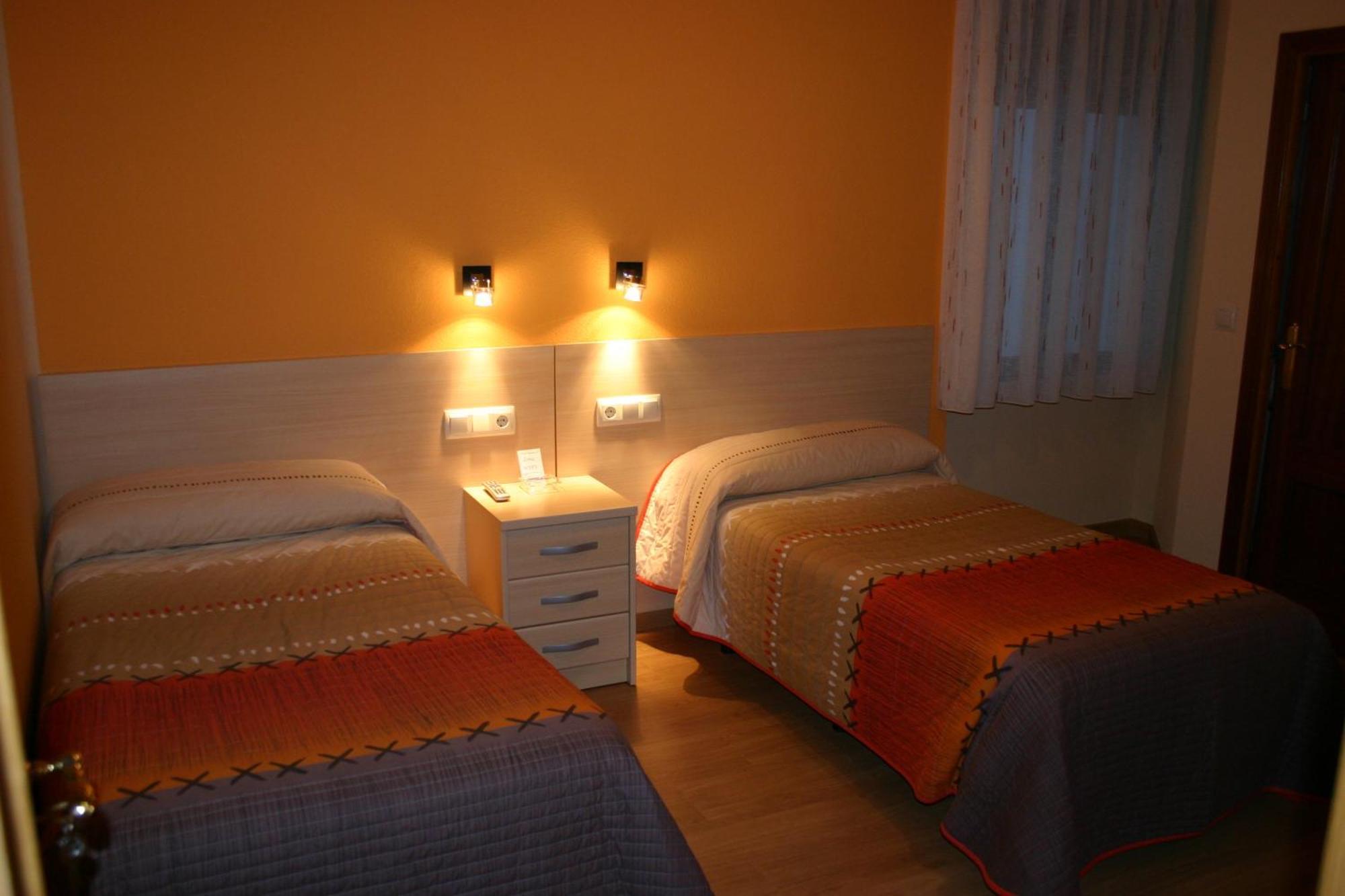 Hostal Hispanico I Salamanca Exterior photo