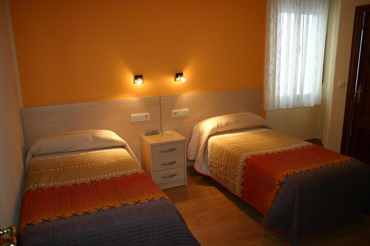 Hostal Hispanico I Salamanca Exterior photo